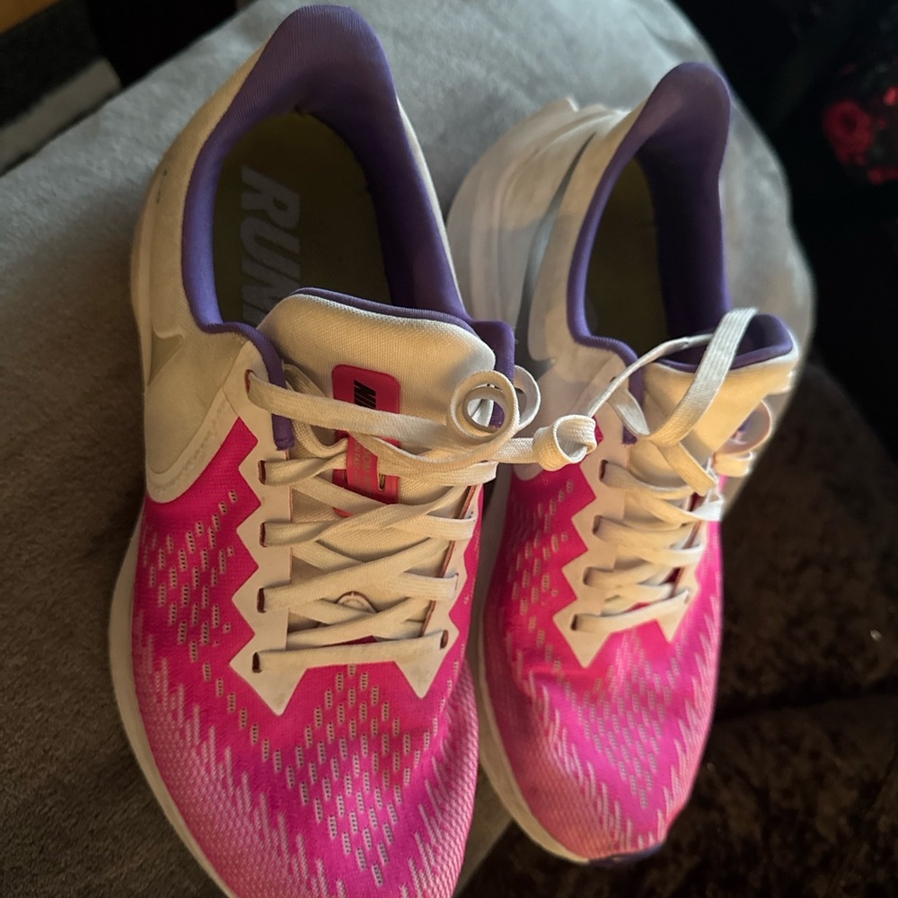Nike Women's Pink and White Athletic Shoes